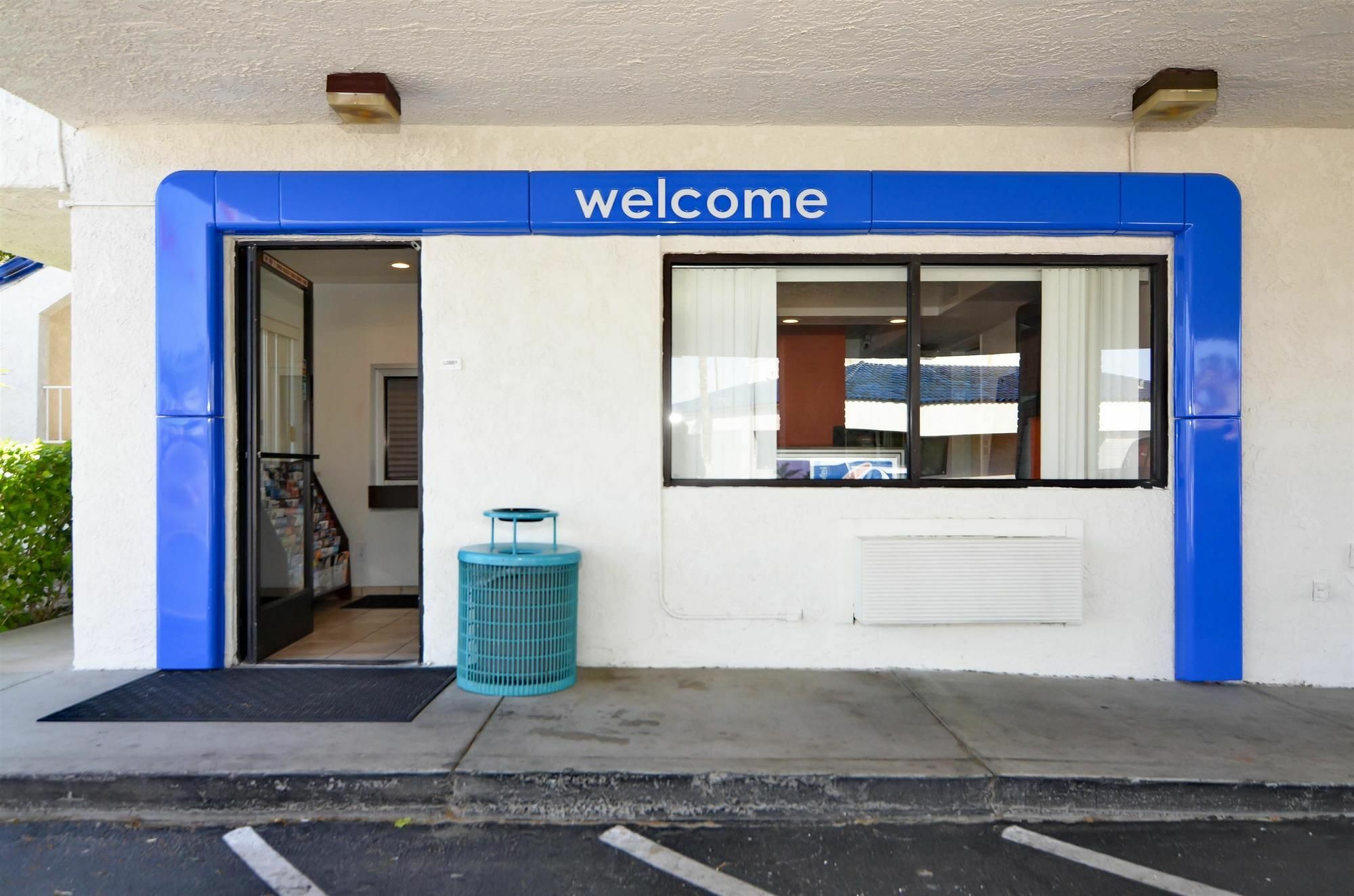Motel 6-North Palm Springs, Ca - North Екстер'єр фото