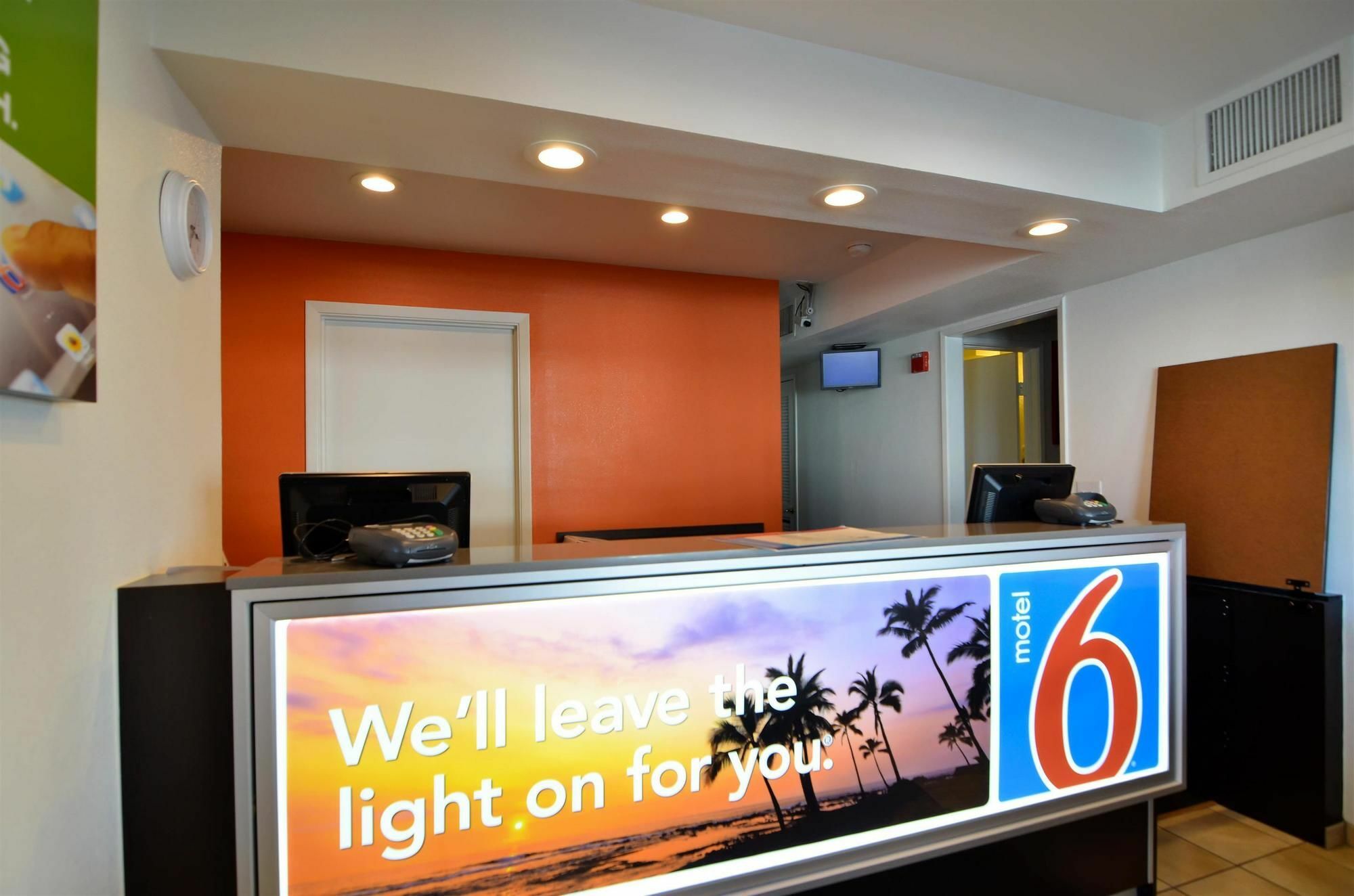 Motel 6-North Palm Springs, Ca - North Екстер'єр фото
