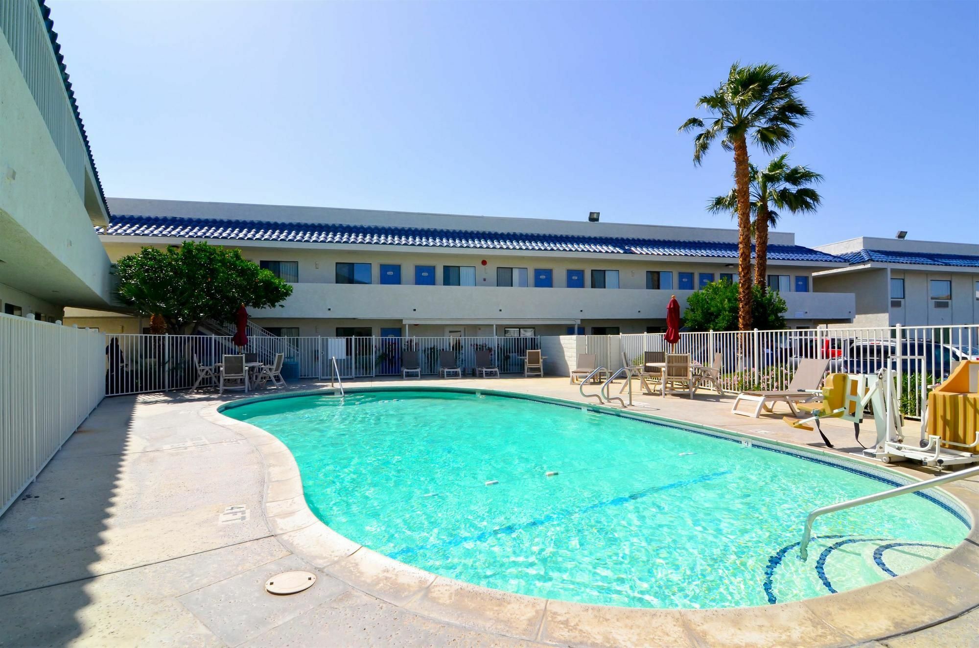 Motel 6-North Palm Springs, Ca - North Екстер'єр фото